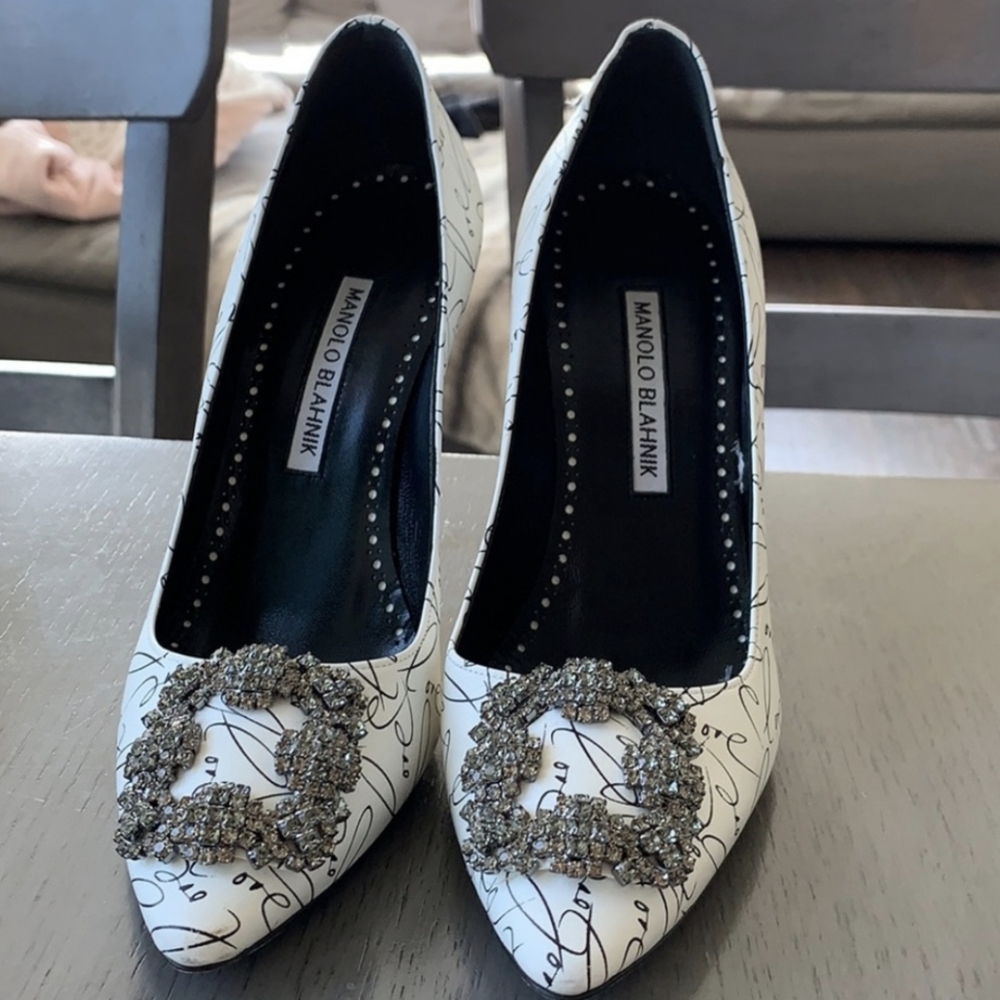 Size 6 LOVE Edition Manolo Blahnik Hangisi Heels
